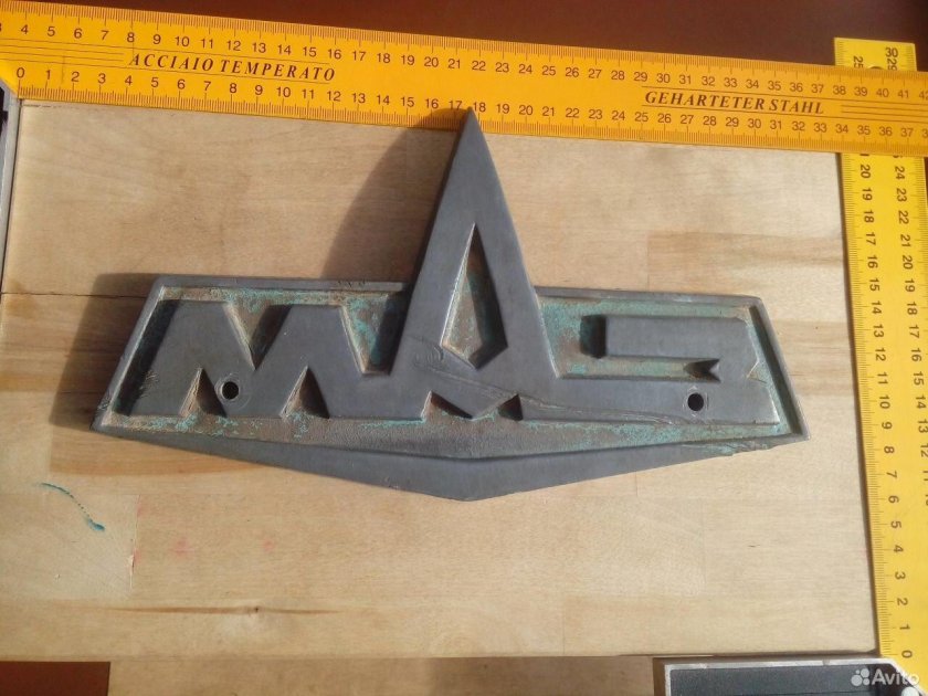 Эмблема МАЗ на решетку радиатора