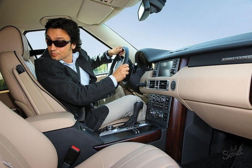 Мужчина в автомобиле