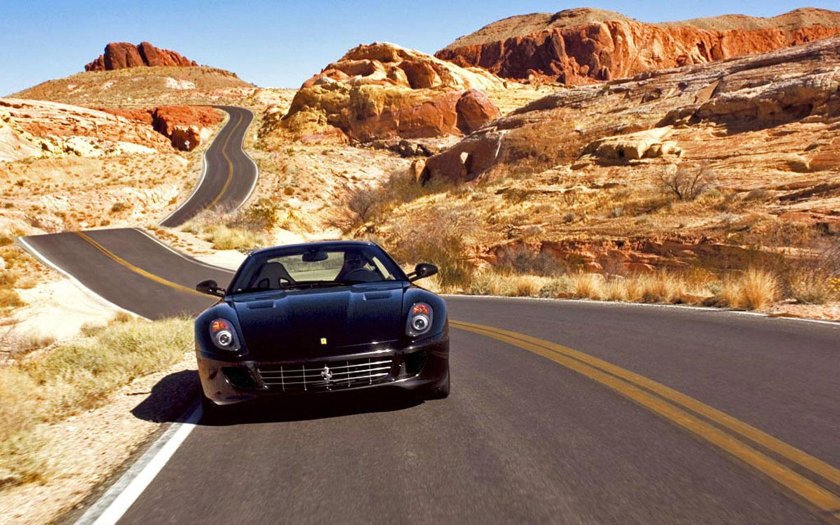 Машина в пустыне