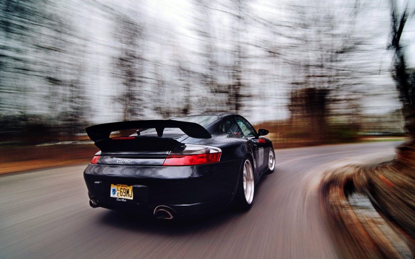 Машина уезжает