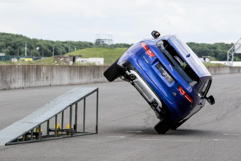 Машина на двух колесах