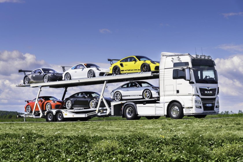 Автовоз с машинами