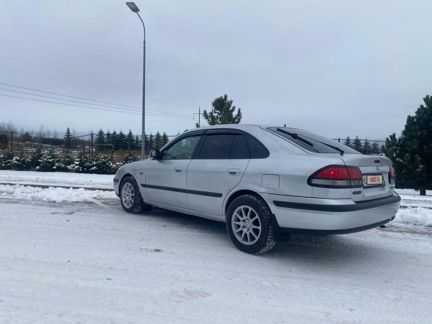 Mazda 626 v