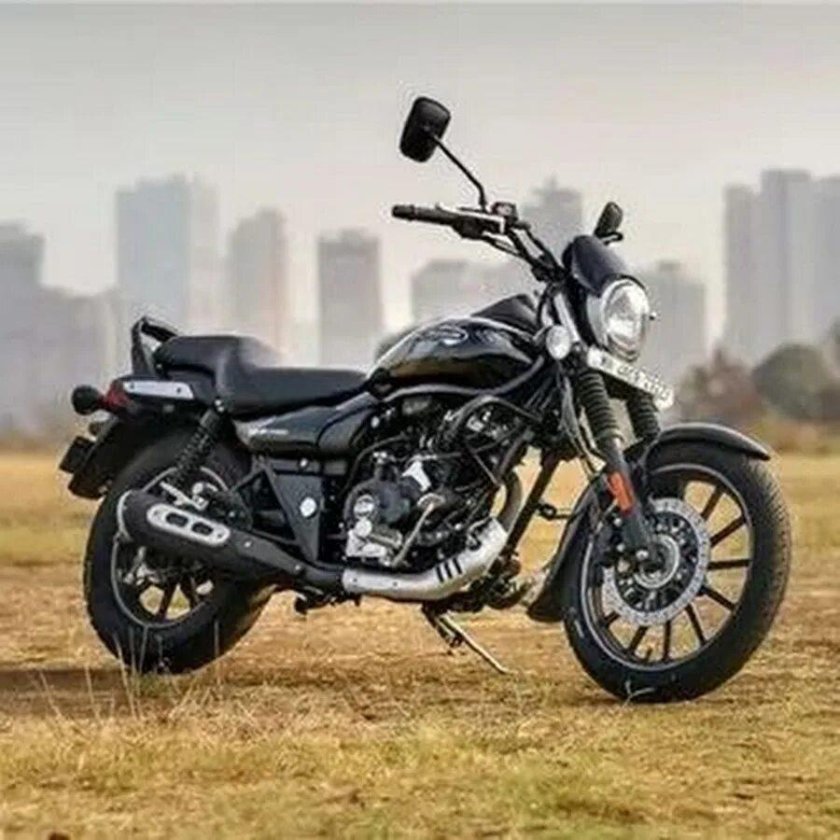 Bajaj Avenger 160 Street