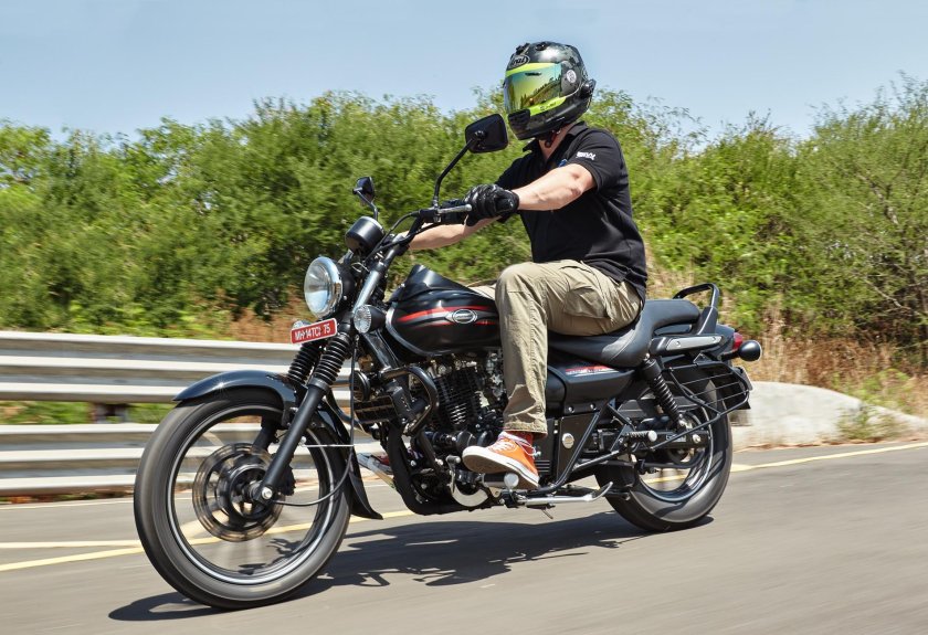 Баджадж Авенджер 220