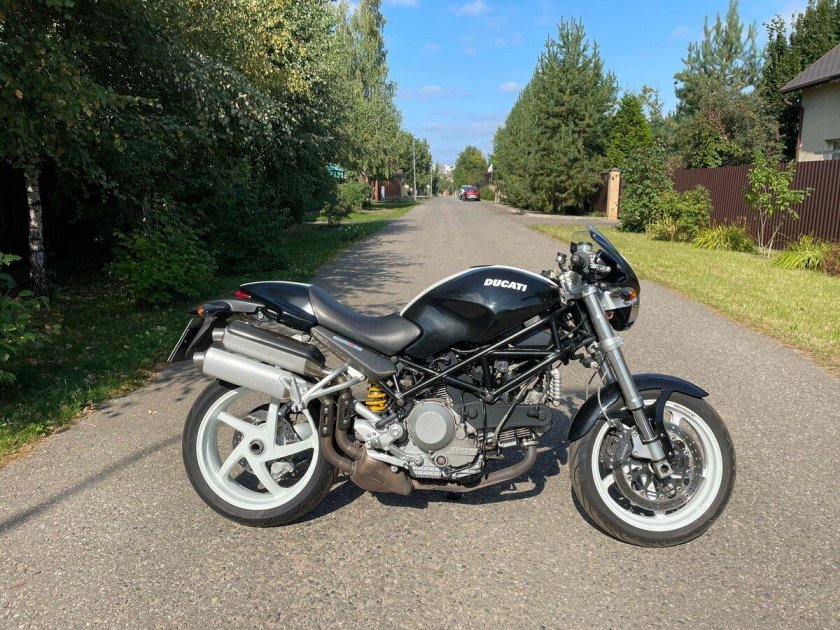 Ducati monster 900