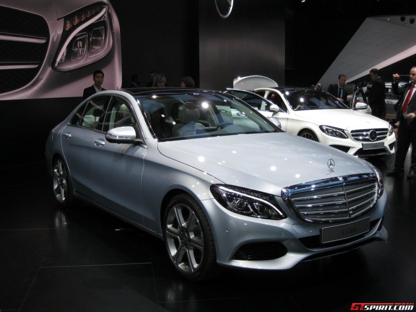 Мерседес седан 550d