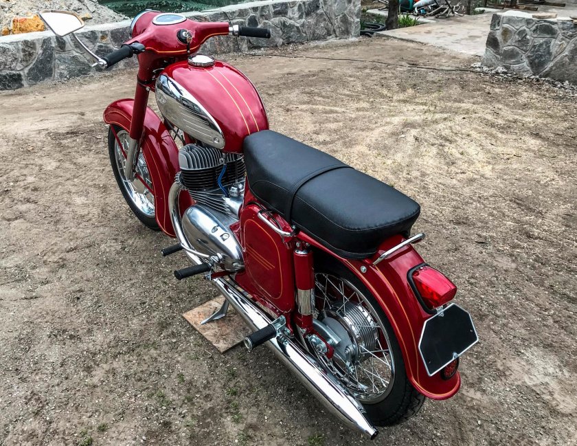 Мотоцикл Ява 350 стару