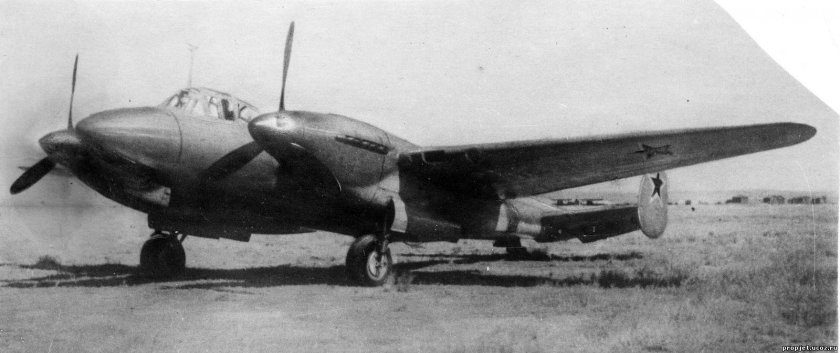 Пикирующий бомбардировщик пе 2