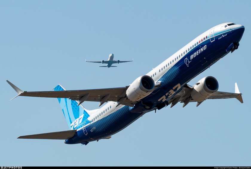 Пассажирский самолет