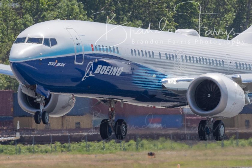 737 Max 10