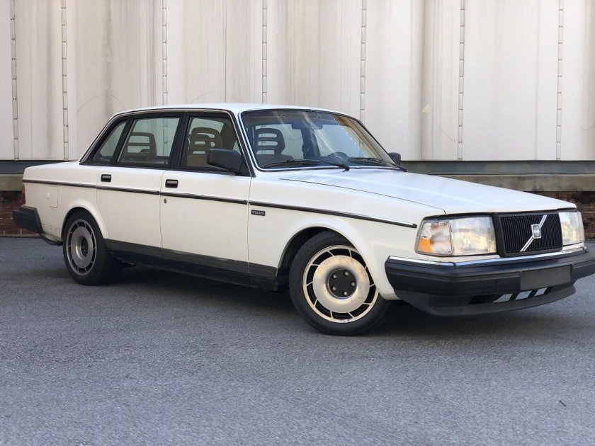 Вольво 240 седан