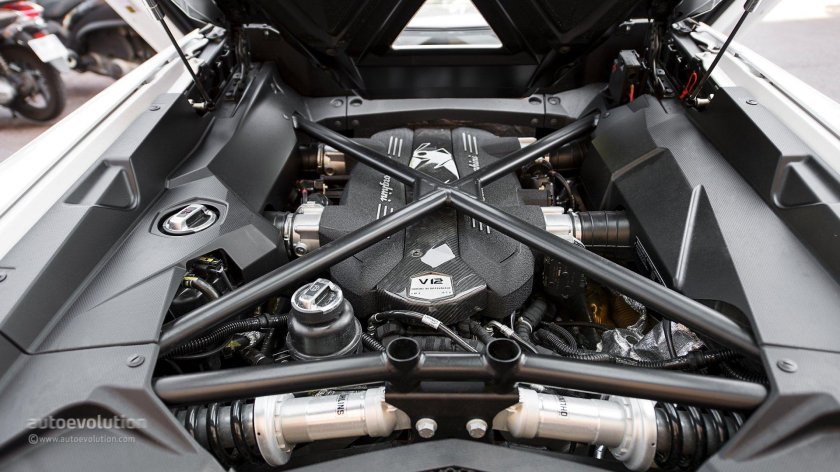 Двигатель Ламборджини авентадор