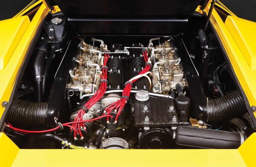 Lamborghini Countach мотор