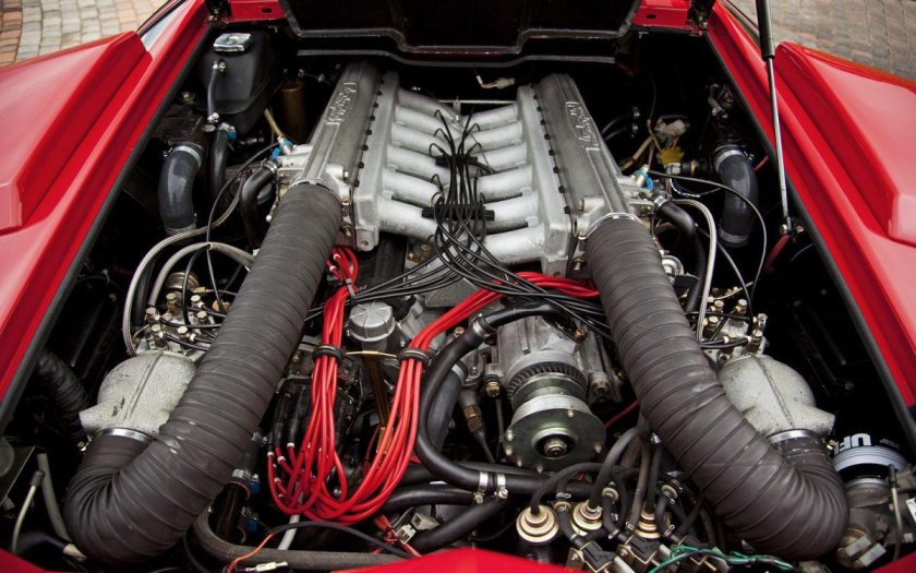 Lamborghini Countach мотор