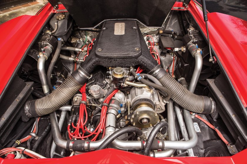 Lamborghini Countach мотор