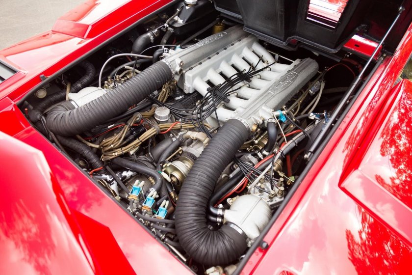 Lamborghini Countach мотор