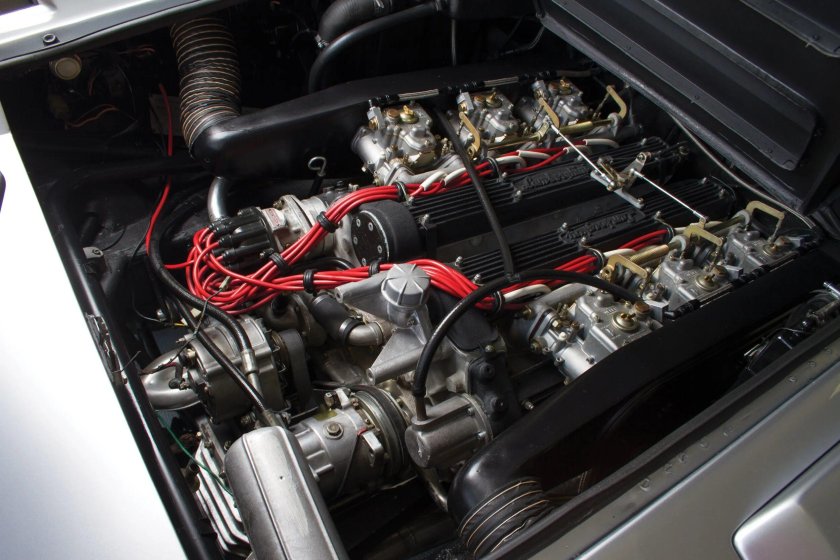 Lamborghini Countach мотор