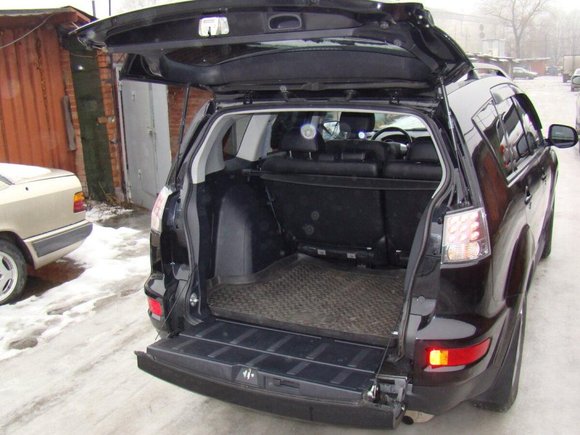 Mitsubishi Outlander 2 багажник