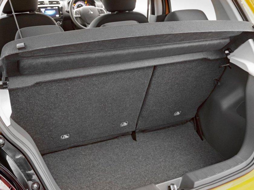 Mitsubishi Mirage багажник