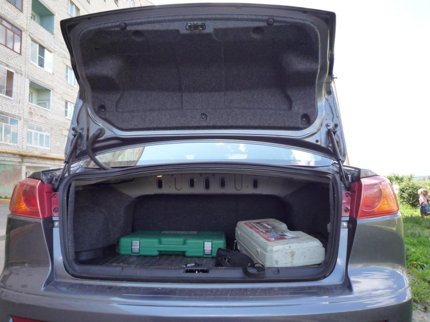 Mitsubishi Lancer 10 багажник