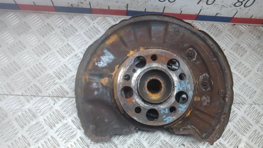 Задняя ступица мерседес 201