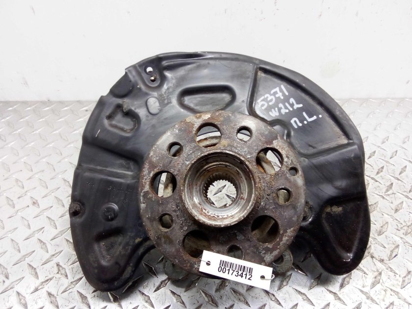 Цапфа w204 передняя левая