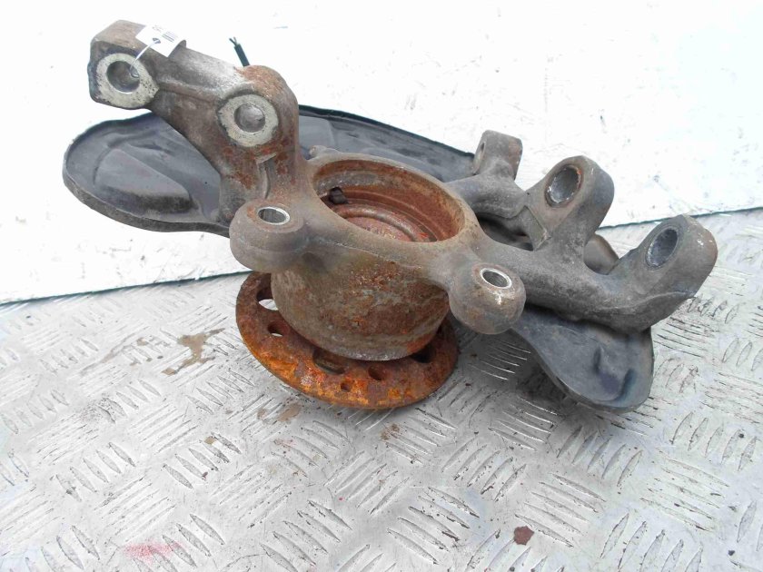 Поворотный кулак Мерседес 124