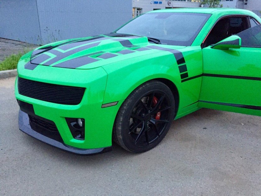 Шевроле Камаро салатовая