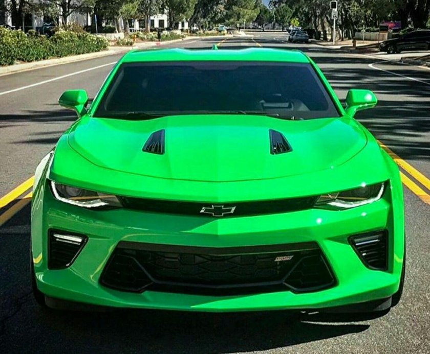 Chevrolet Camaro зеленый