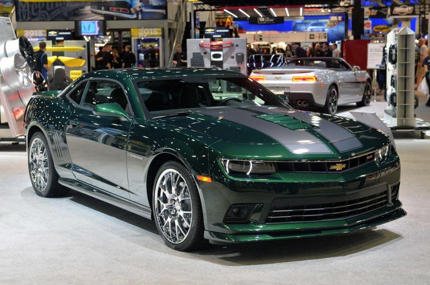 Шевроле Камаро изумрудный