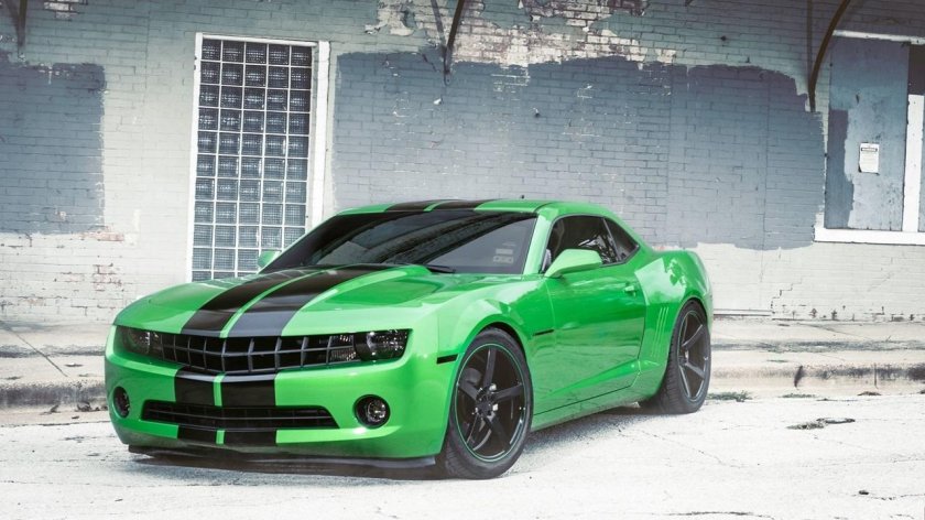 Chevrolet Camaro зеленый