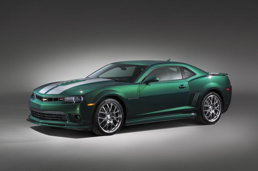 Chevrolet Camaro зеленый