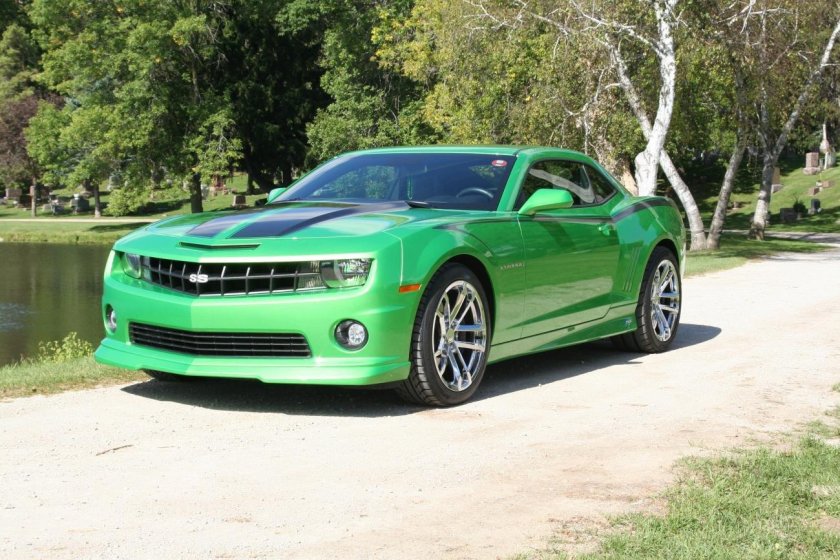 Chevrolet Camaro зеленый