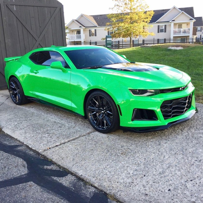 Chevrolet Camaro zl1 зеленый