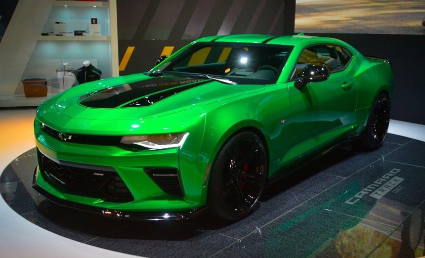 Chevrolet Camaro зеленый