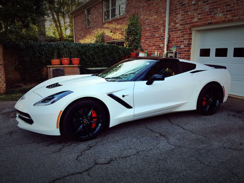 Chevrolet Corvette белый