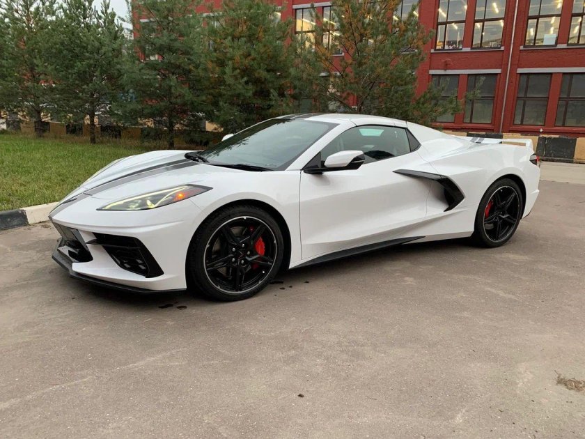 Шевроле Корвет белый