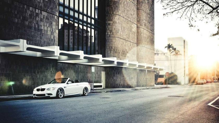 Автомобиль в городе