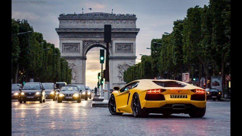 Ламборгини авентадор во Франции