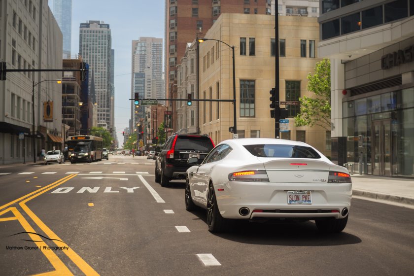 Автомобиль на улице