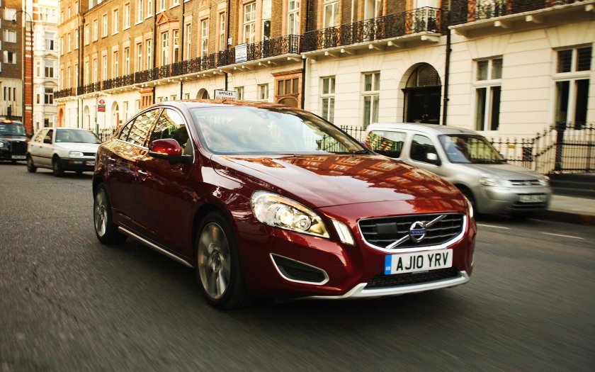 Volvo s60 бордовая