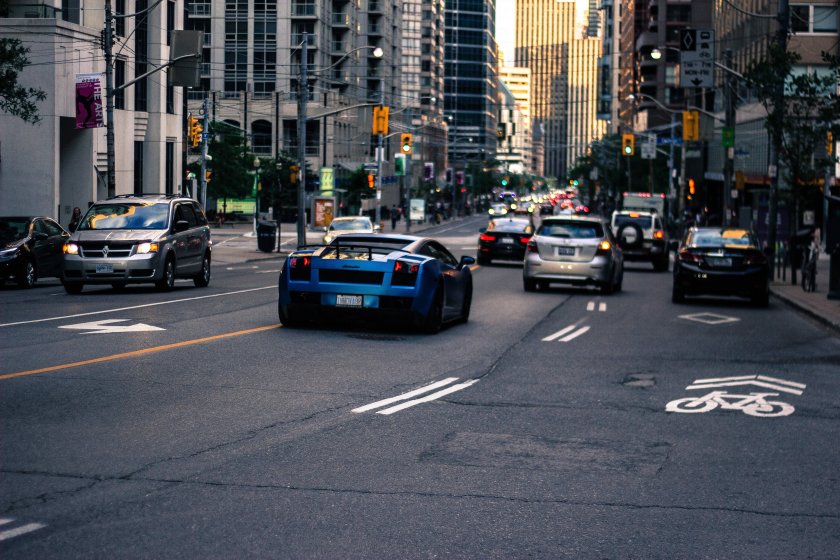 Машина на улице