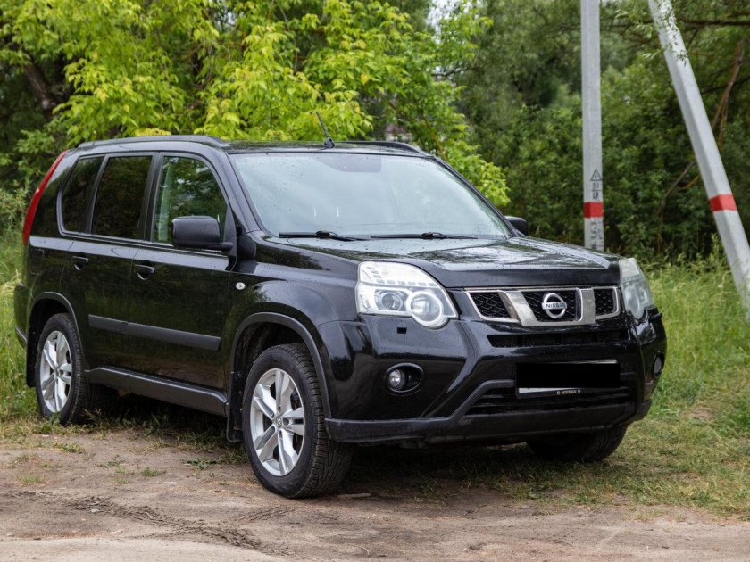 Nissan x-Trail 2011 черный