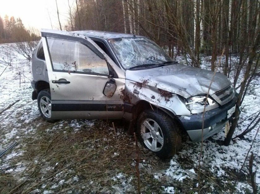 Нива Шевроле в кювете