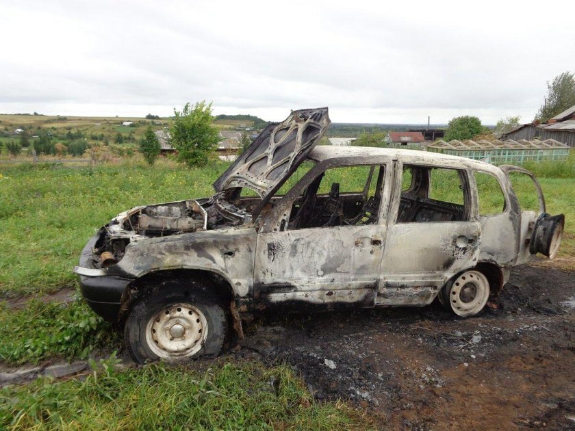 Шевроле Нива сгорел