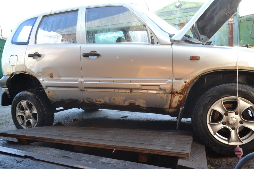 Нива Шевроле ржавая