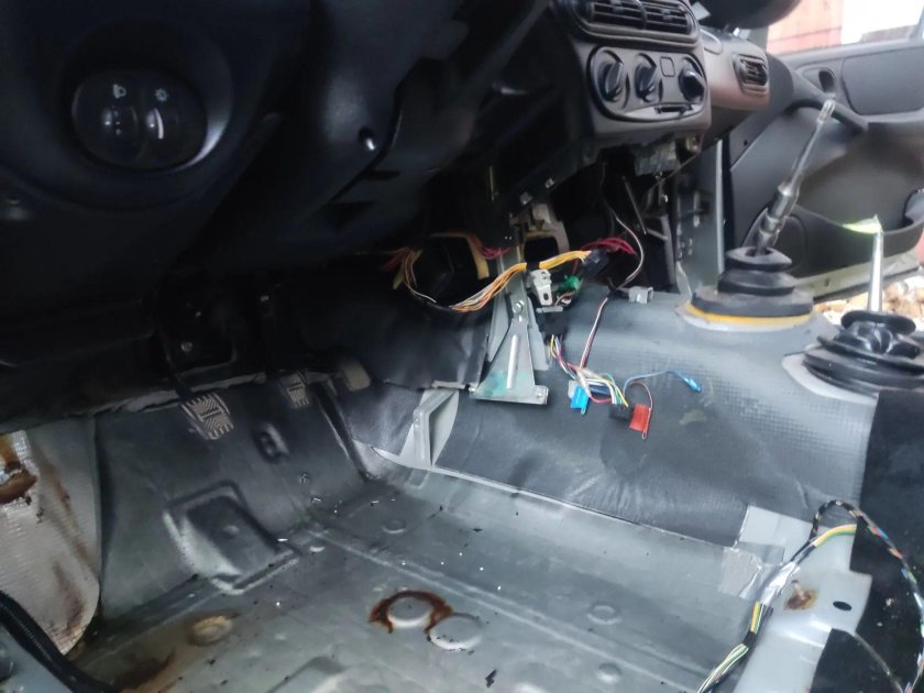 Коммутатор Нива Шевроле где находится