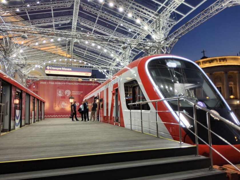 Станция манеж