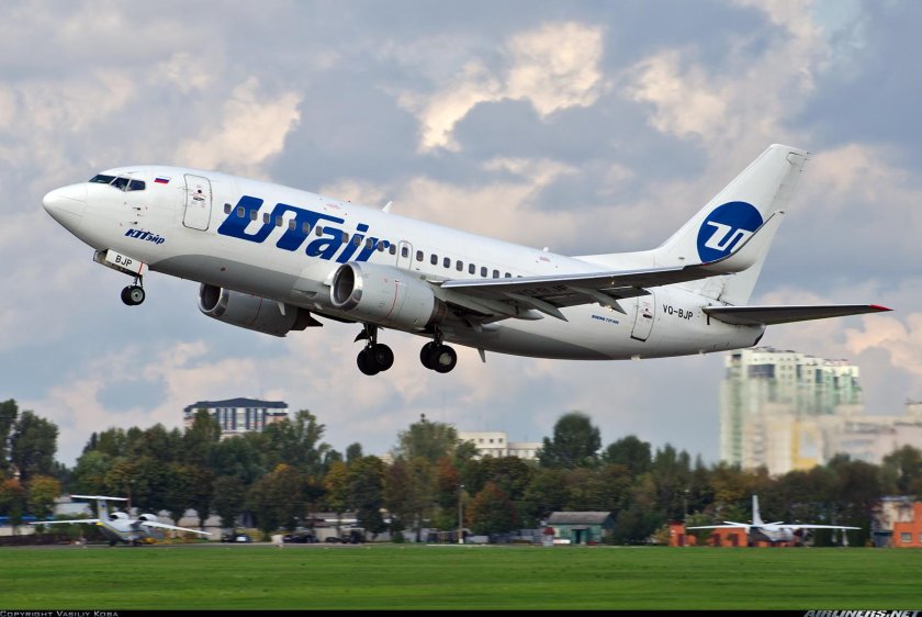 UTAIR 737